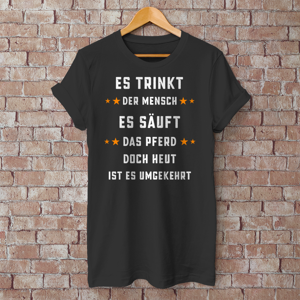 Premium T-Shirt "Es trinkt der Mensch"