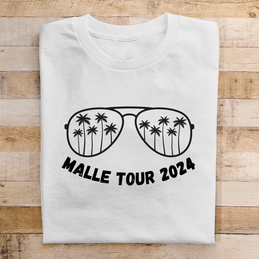 Premium T-Shirt "Malle Tour 2024"