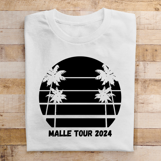 Premium T-Shirt "Malle Tour 2024"