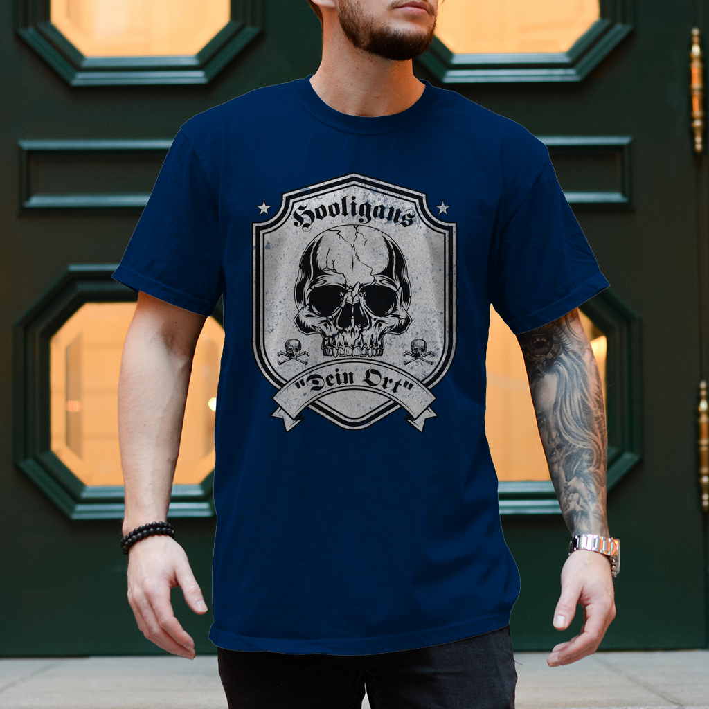 Premium T-Shirt "Hooligans - Skull" (personalisierbar)