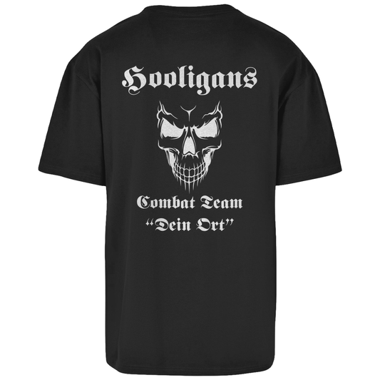 Premium Oversized T-Shirt "Hooligans Combat Team" (personalisierbar) ( Backprint)